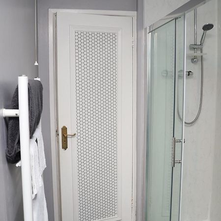 Superb 3 Bedroom Flat In 斯塔福德 外观 照片