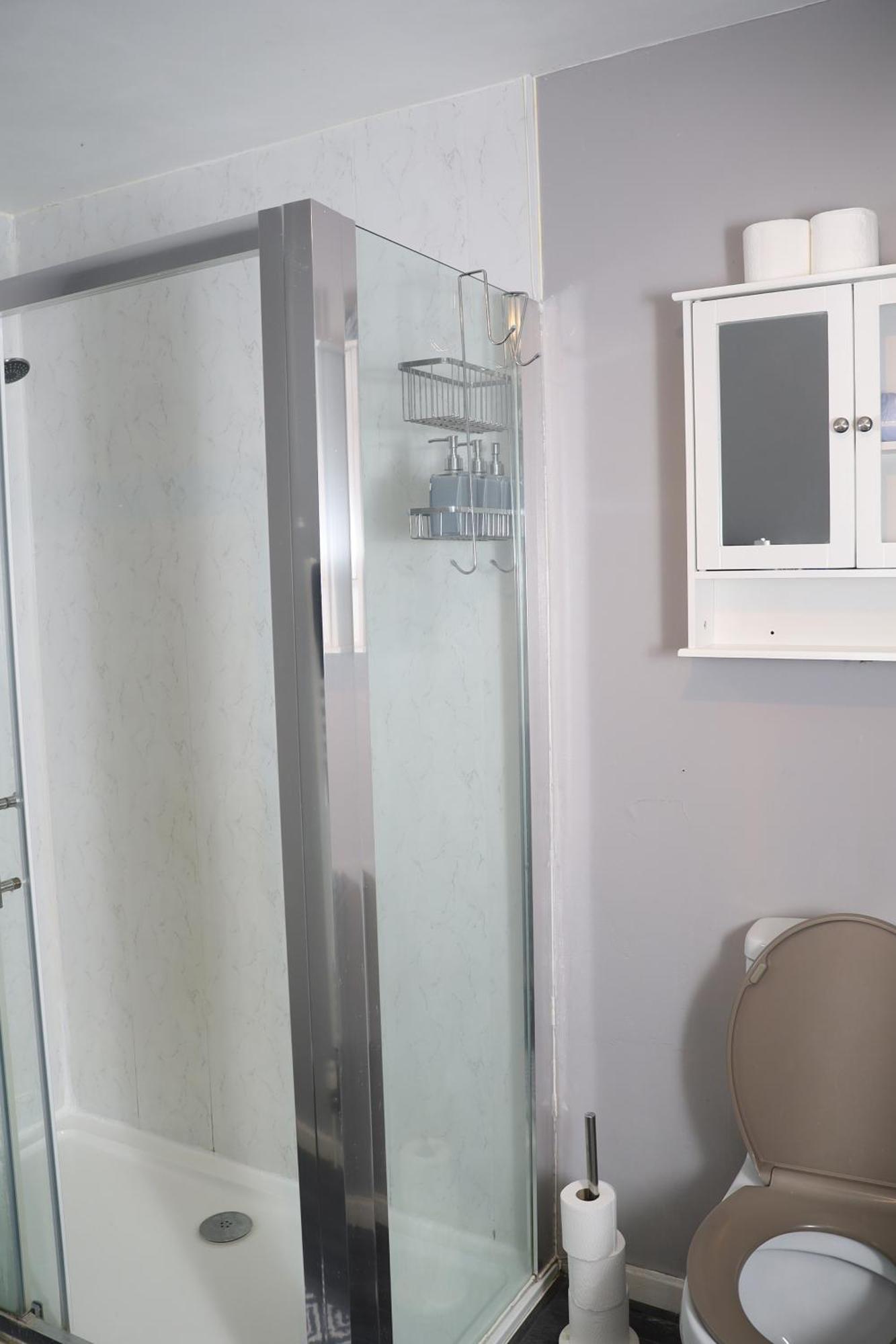Superb 3 Bedroom Flat In 斯塔福德 外观 照片
