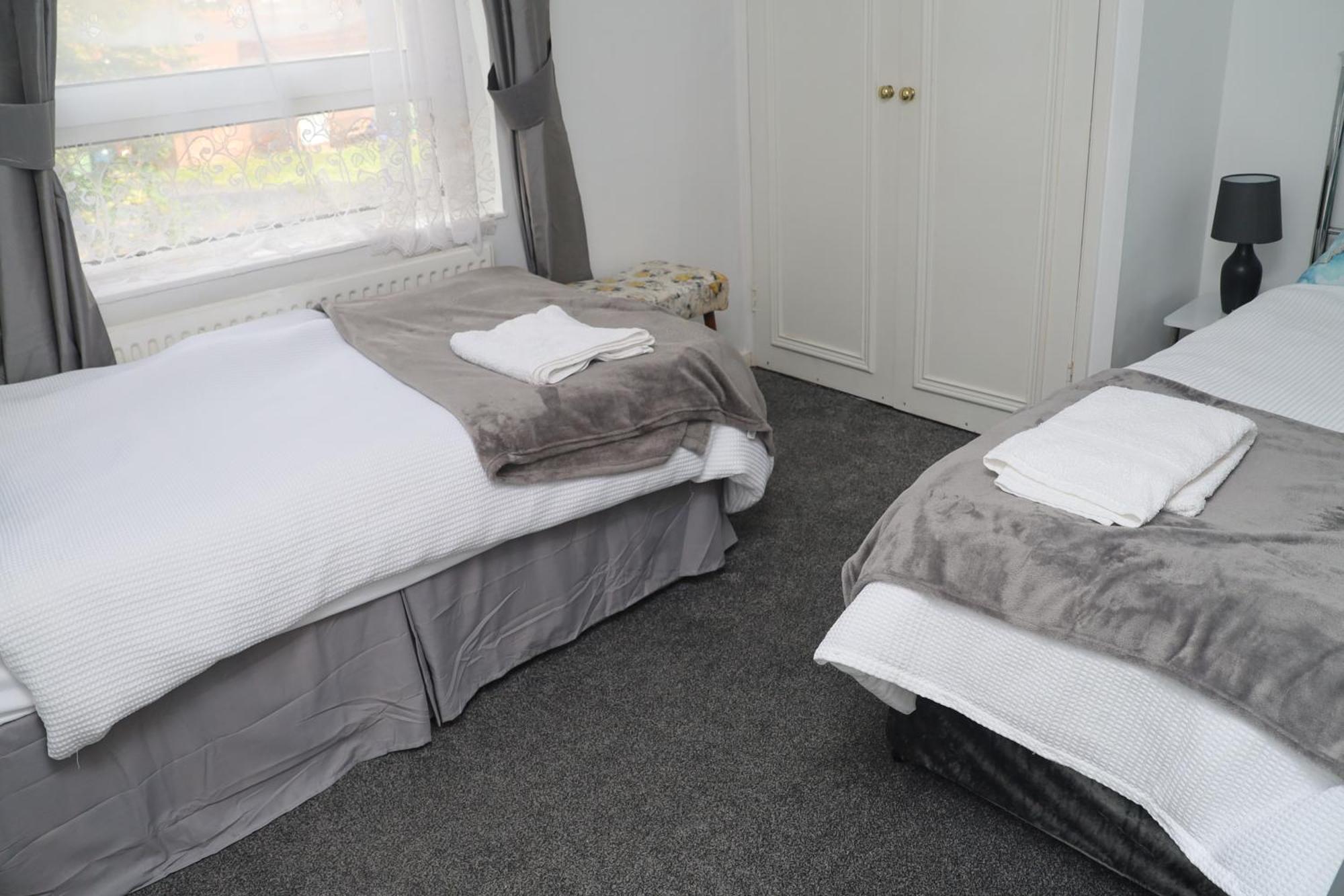 Superb 3 Bedroom Flat In 斯塔福德 外观 照片
