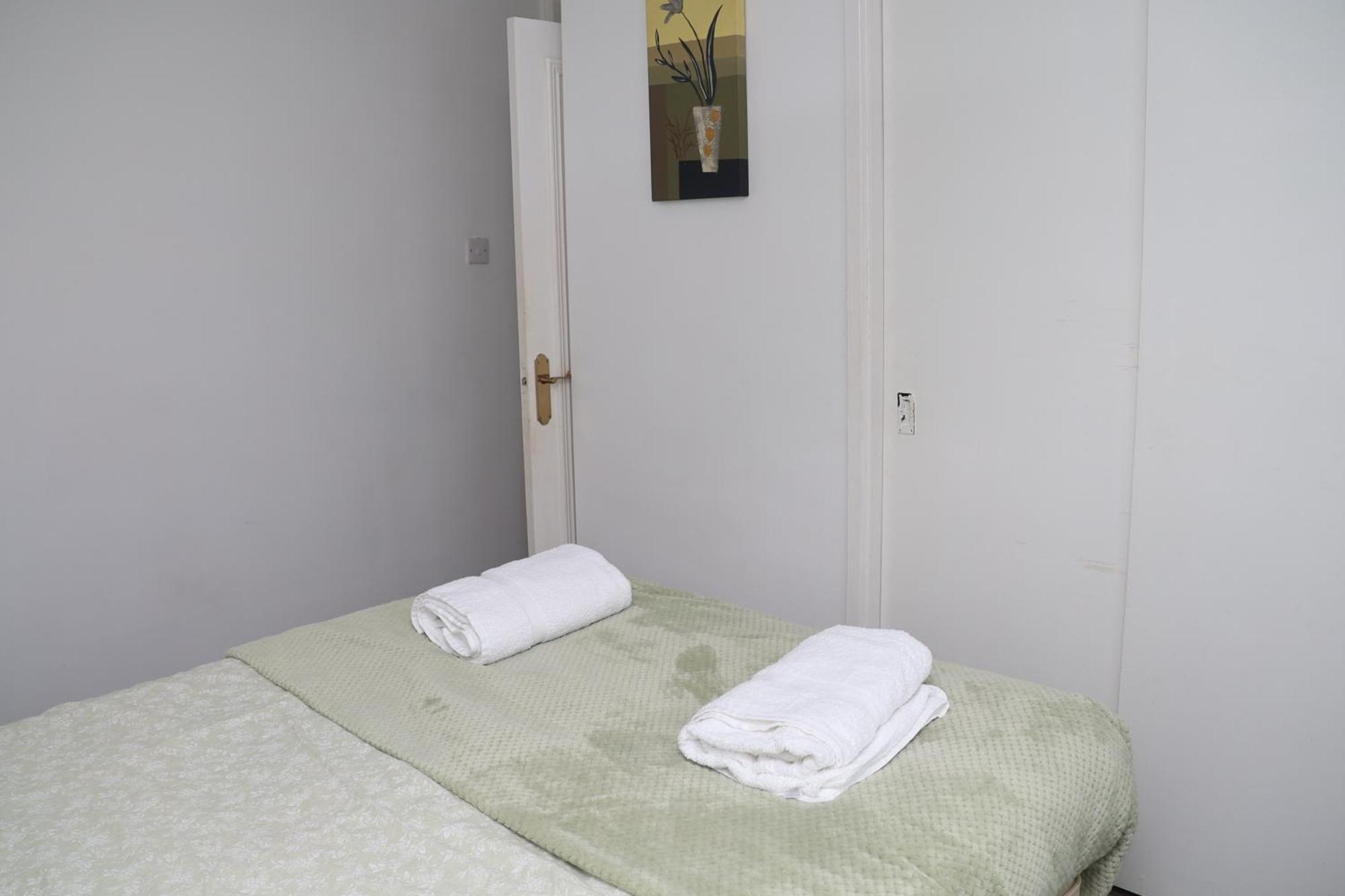 Superb 3 Bedroom Flat In 斯塔福德 外观 照片