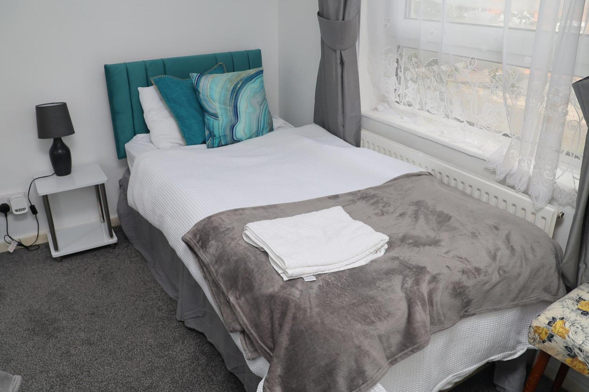Superb 3 Bedroom Flat In 斯塔福德 外观 照片