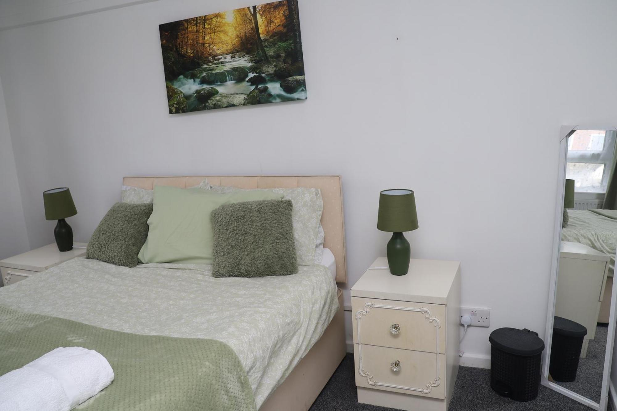 Superb 3 Bedroom Flat In 斯塔福德 外观 照片