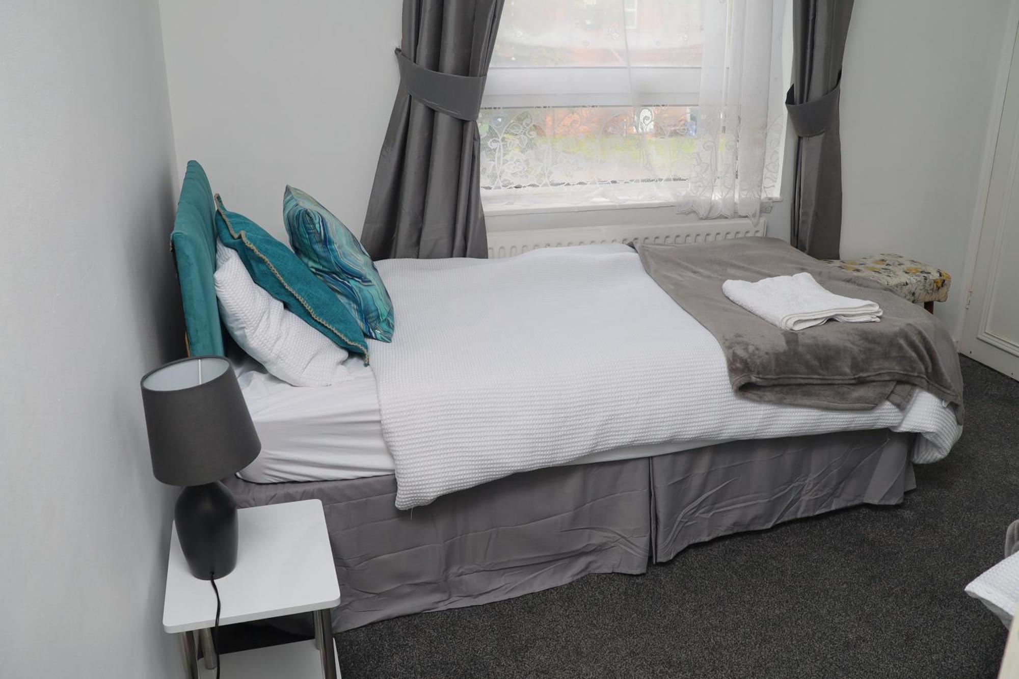 Superb 3 Bedroom Flat In 斯塔福德 外观 照片